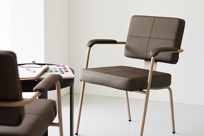 ウェイティングチェア
