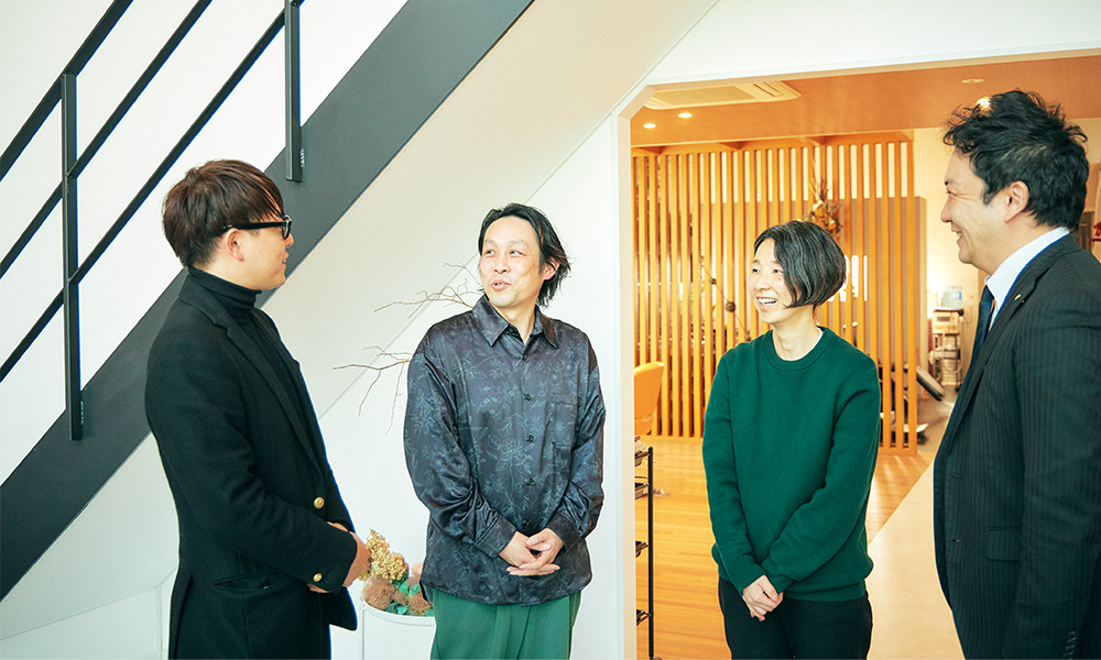 日比野ご夫婦と細谷、嶋木の談笑